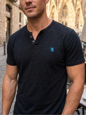 Lions Crest by English Laundry Black Henley Shirt | Men's Medium | Slub Cotton